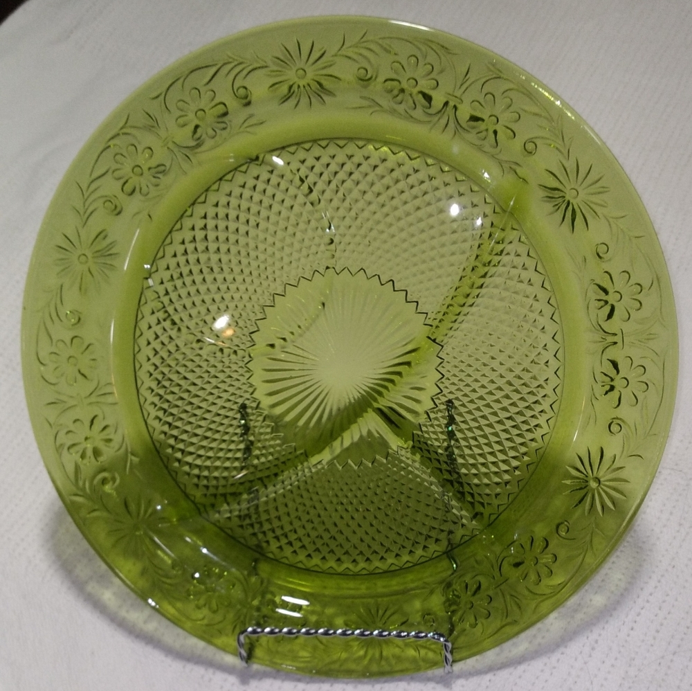 Vintage Pair Indiana Glass Avacodo Luncheon Plates